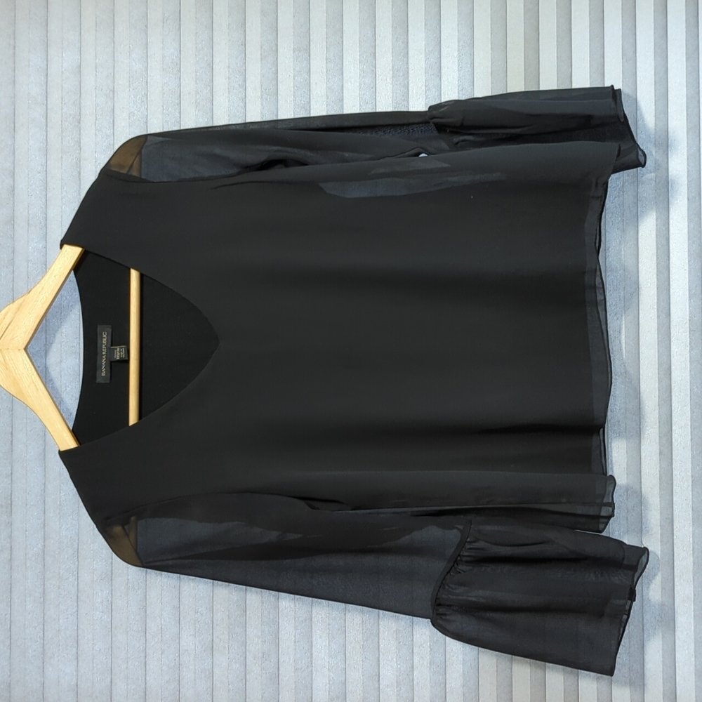 Banana republic bell sleeve V neck blouse
